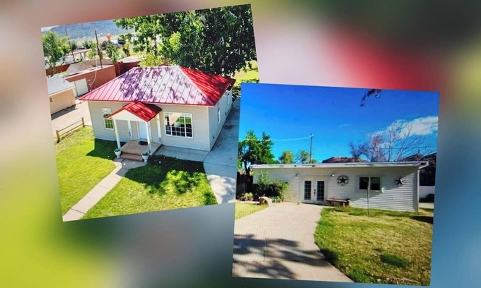 Kanab House | 2 houses/spa/gym/backyard/walk to: hiking-museums-restaurants-shops/sleeps 14+