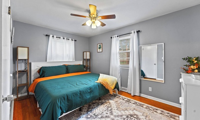Youngstown House | 2 King Bedroom-Office Space-Garage-Pets Allowed-Millcreek Park