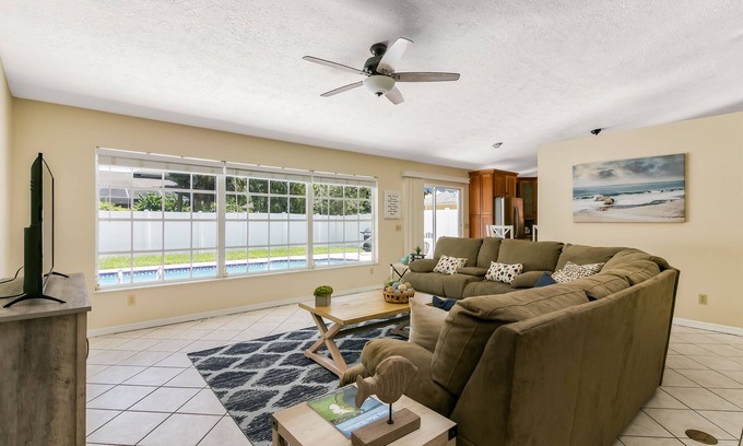 Vero Beach South House | 2 King Beds, Heated Pool, Private neighborhood,10 min to Beach,5 min to Downtown