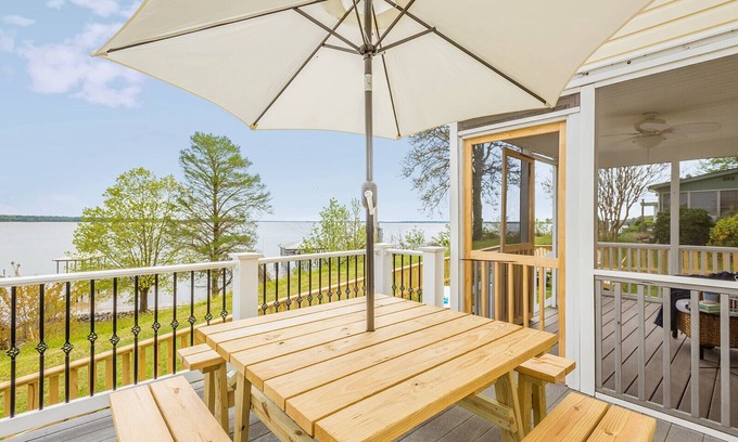 Surry House | 2 King Suites, kids room near Williamsburg