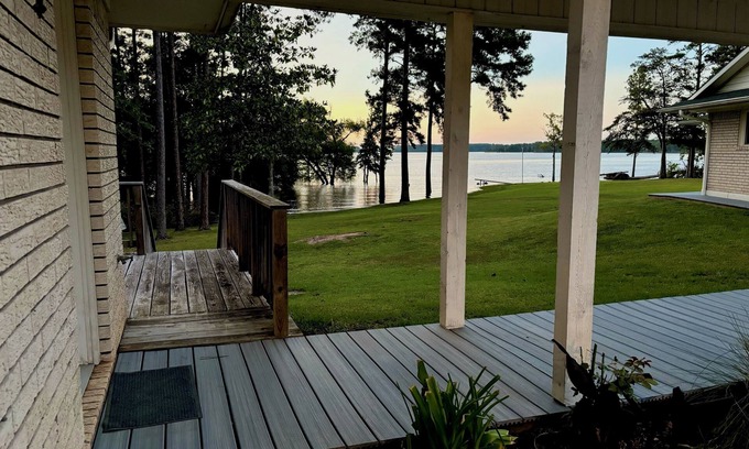 Brookeland Apartment | #2-Lake Front Apartment