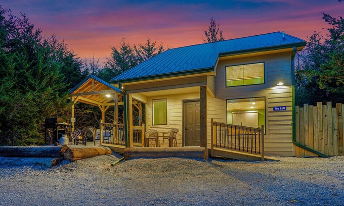 Ashland Cabin | 2 Level Cabin w/Hot Tub & Fireplace. 1.5 Bathrooms, 2 Queen Beds. Pet Friendly!