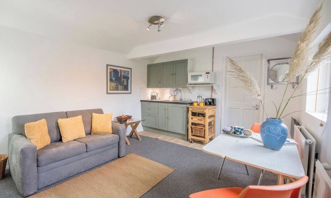 Knodishall Apartment | 2 Lion Cottages, Knodishall