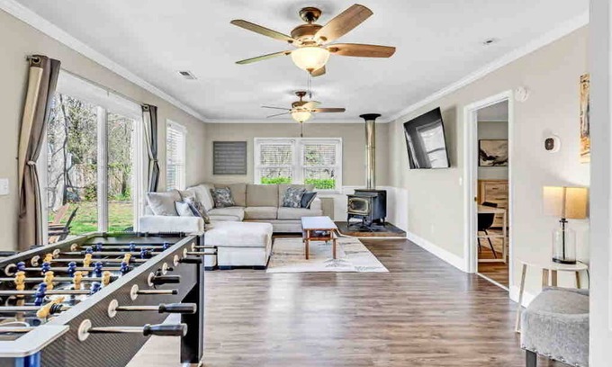 Greensboro House | 2 Living Rooms+ K be +, Secret Room, central local
