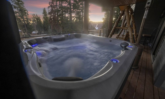 Duck Creek Village Cabin | 2 Lodges for Families, Friends & Weddings