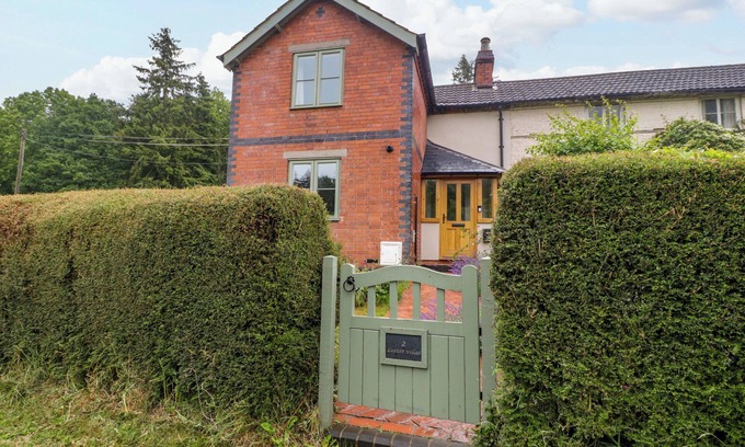 Moreton House | 2 LOXTER VILLAS, pet friendly, character holiday cottage in Ledbury
