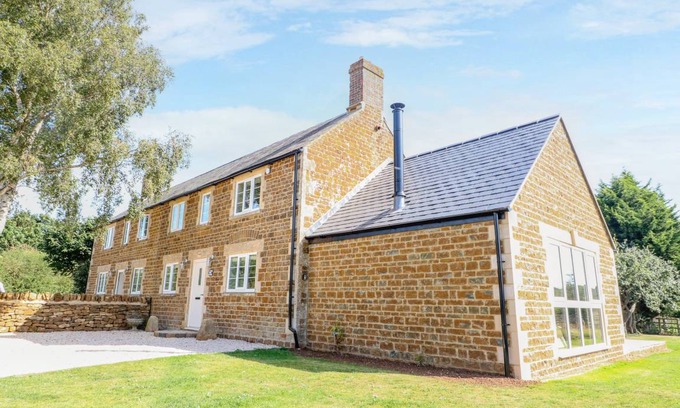 Hook Norton Cottage | 2 Manor Farm