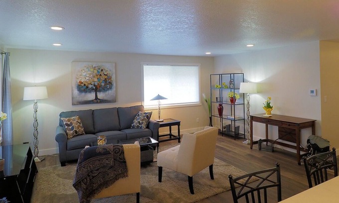 Hillsboro House | 2 Master Suites - newly renovated!