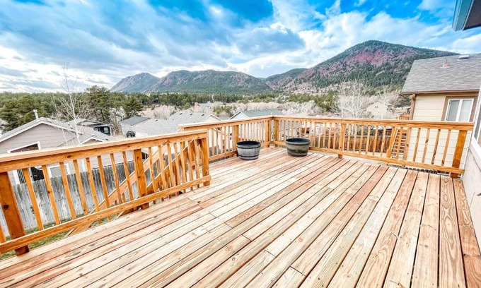 Palmer Lake Villa | 2 Master Suites! Pet Friendly With MTN Views