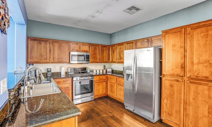 Nevada Trails House | 2-MasterBeds, Modern, Cozy, Quiet, Safe, Location, Pool - Great for Long Stays