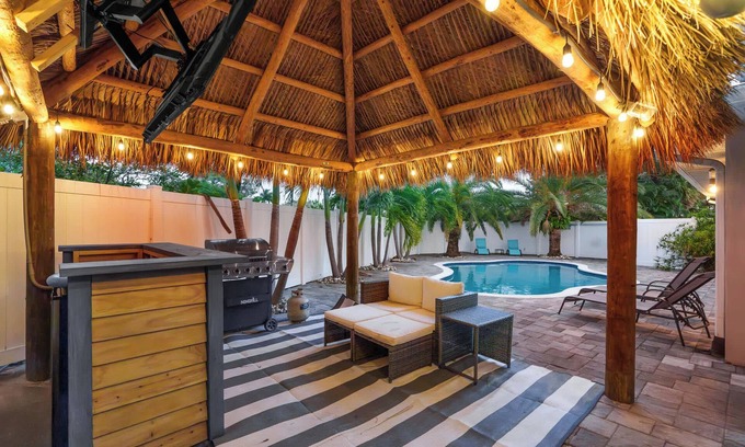 Coral Shores Apartment | 2 MI to Beach + Heated Pool + Grill