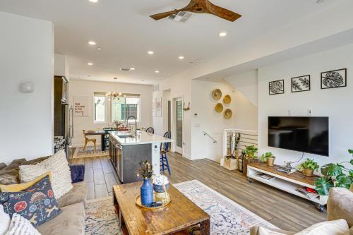 Central San Pedro House | 2 Mi to Beach Luxe LA-Area Townhome with Balcony