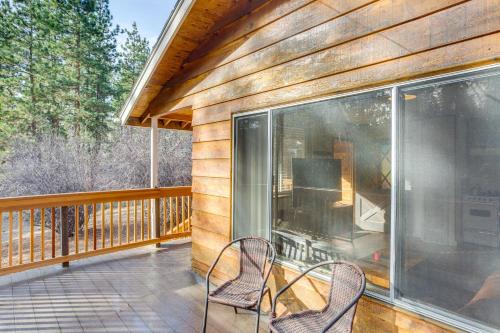 Moonridge House | 2 Mi to Big Bear Mtn Resort Cabin with Updated Deck