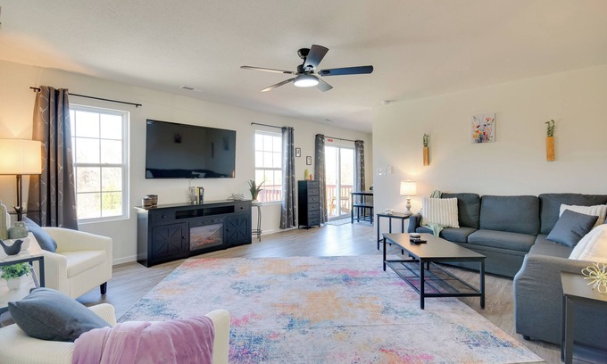 Fulton House | 2 Mi to Dtwn Fulton: 'Meadowlark' Home w/Deck!