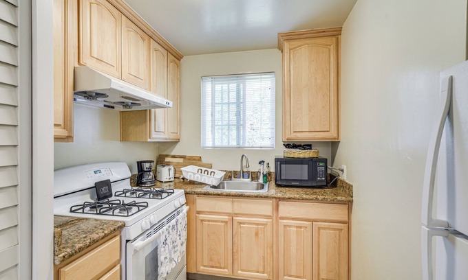 Newhall Condo | 2 Mi to Dtwn: Pet-Friendly Condo in San Jose!