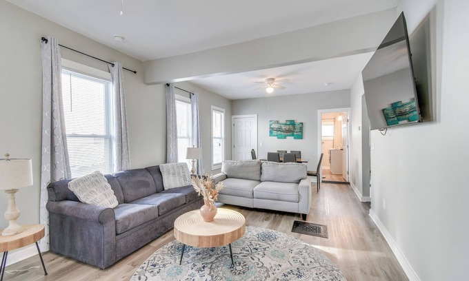 Syracuse Apartment | 2 Mi to Dtwn: Syracuse Gem w/Screened Porch