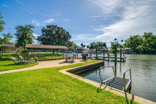 Homosassa House | 2 Mi to Homosassa Springs Riverfront Home with Dock