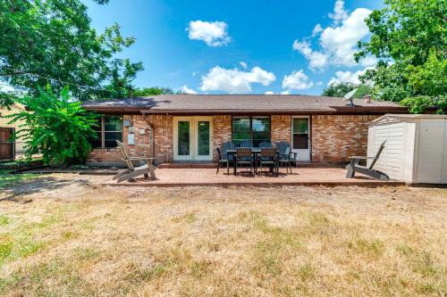 College Station House | 2 Mi to Kyle Field Bryan Home with Fenced Yard