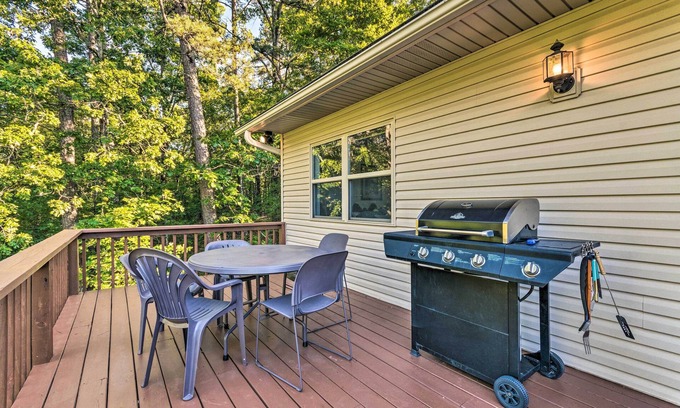 Hot Springs Village Apartment | < 2 Mi to Lake Coronado: Apt w/Grill!
