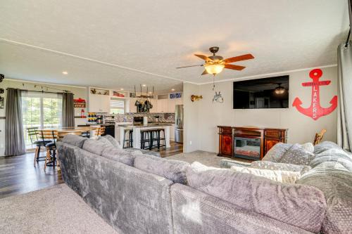 Jamestown House | 2 Mi to Lake Cumberland Family-Friendly Retreat!