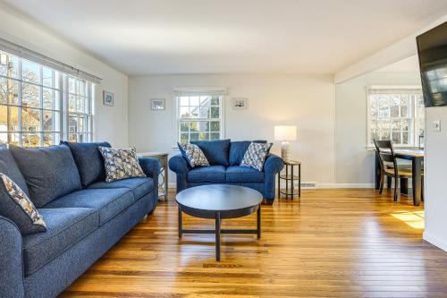 Teaticket House | 2 Mi to Main St Falmouth Cape Cod Home