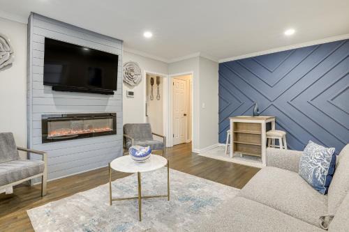 Piedmont Heights Apartment | 2 Mi to Midtown Chic Apartment in Atlanta!