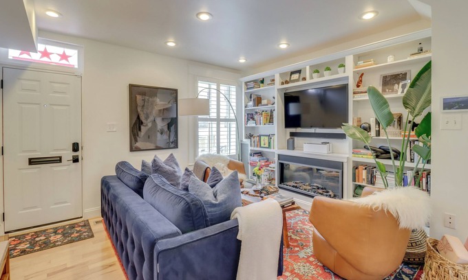 Le Droit Park House | 2 Mi to National Mall: Stunning Townhome w/Patio!