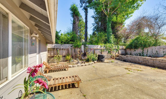 Eureka Cottage | 2 Mi to Old Town: House w/Grill in Eureka!