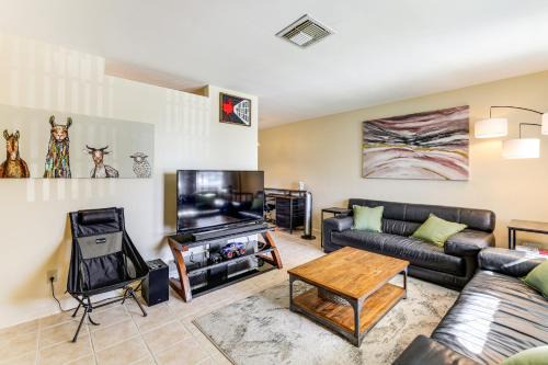 Riviera Beach House | 2 Mi to Shore Riviera Beach Retreat with Yard