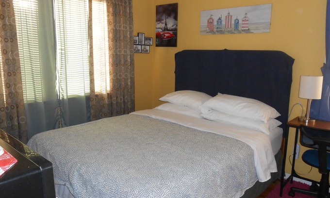 Sun Valley Bed & Breakfast | 2 Miles Burbank Airport & Amtrak, 6-7 Miles Universal City, 10 Miles Hollywood