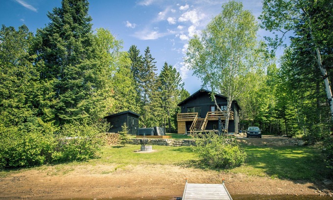 Saint Donat Ski Chalet | 2 min from Ski Garceau, waterfront cottage ideal for vacations