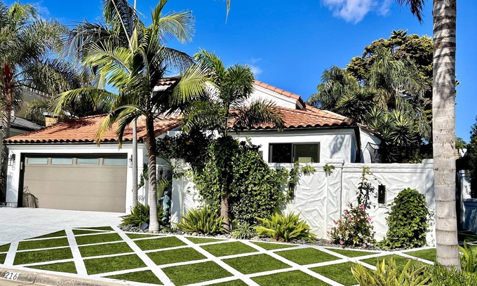 Del Mar House | 2 minute walk to Del Mar Beach!