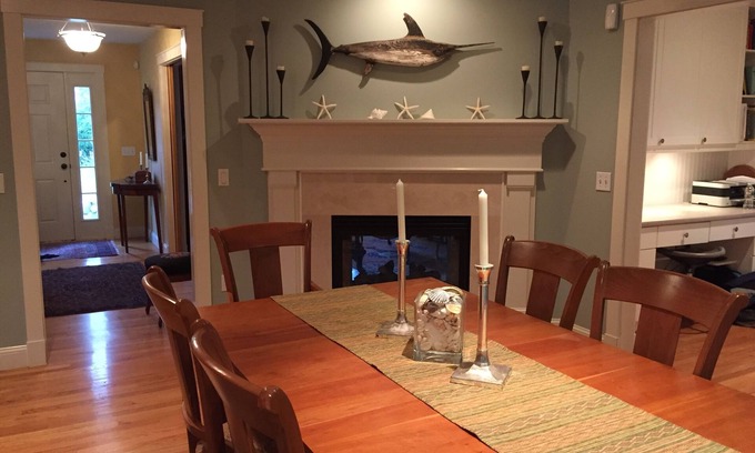 North Falmouth House | 2 minutes to Megansett, Old Silver Beaches and Bike Path in Historic Village