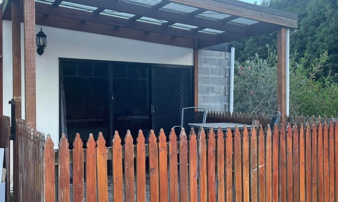 Smithton House | 2 Minutes to town center. Water views of duck river.