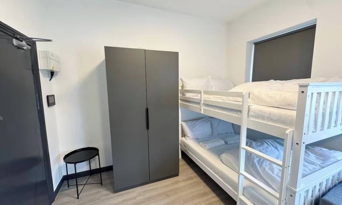 Golders Green Apartment | 2 minutes walk to Golder's Green Station