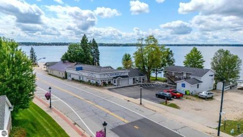 Lake City Hotel | 2 Modern Combined Family Studio Apartments