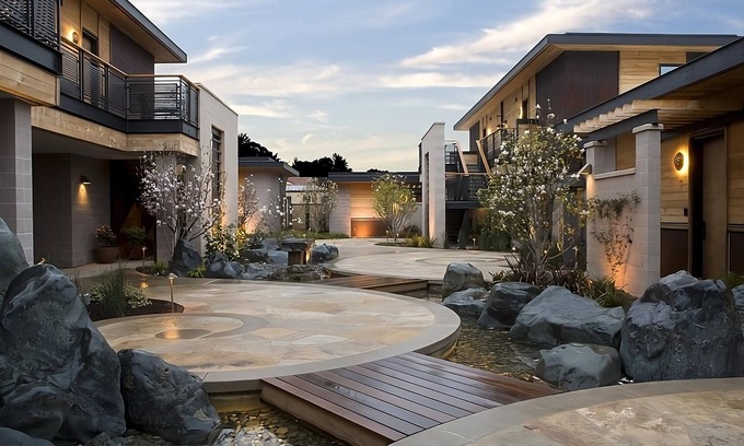 Yountville House | 2 Modern Relaxing Units! Rooftop Pool! Minutes to Napa Valley Balloons!