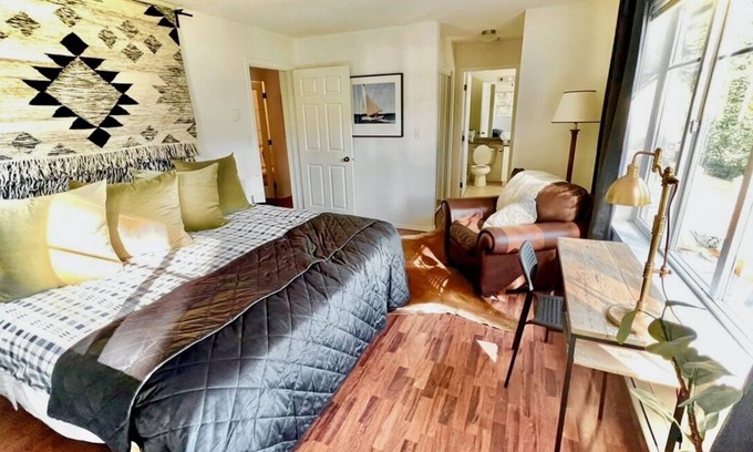 Port Moody Cabin | 2 Oceanside Cottages w. Hot Tub, Patios, Jet Skis, and More