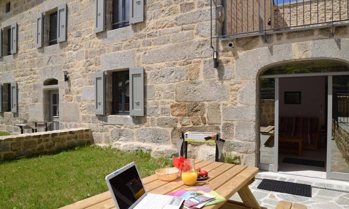 Albaret-le-Comtal House | 2-person gîte at Ferme Lionnet