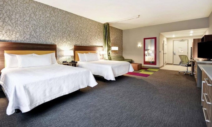 Jekyll Island Hotel | 2 Pet-Friendly Units! Outdoor Pool, Kitchen, Near Summer Waves Water Park!