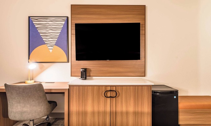 Richardson Hotel | 2 Pet-friendly Units w/FREE Parking, Outdoor Pool, Near Point North Park!