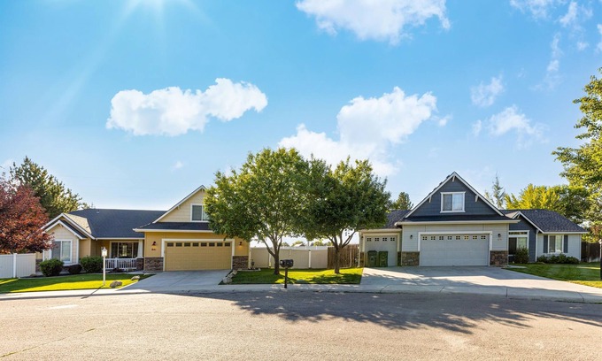 Meridian House | 2 Properties, Pool Access, Sleeps up to 28 Guests!