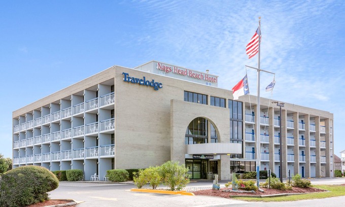 Kill Devil Hills Hotel | 2 Queen Beds Guestroom with Pool View