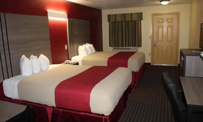 Fort Worth Hotel | 2 Queen Beds Stay, Scottish Inns Fort Worth, Laundry Facilities, Spacious Rooms