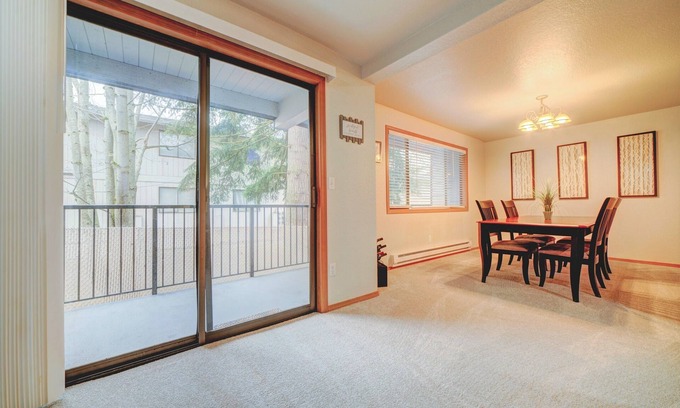 Picnic Point-North Lynnwood Condo | 2 Queen Beds With Memory Foam Mattresses.