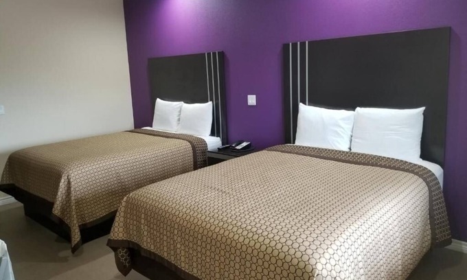 Bay City Hotel | 2 Queen Kitchenette, Scottish Inns & Suites, Full-Size Fridge, Great Location