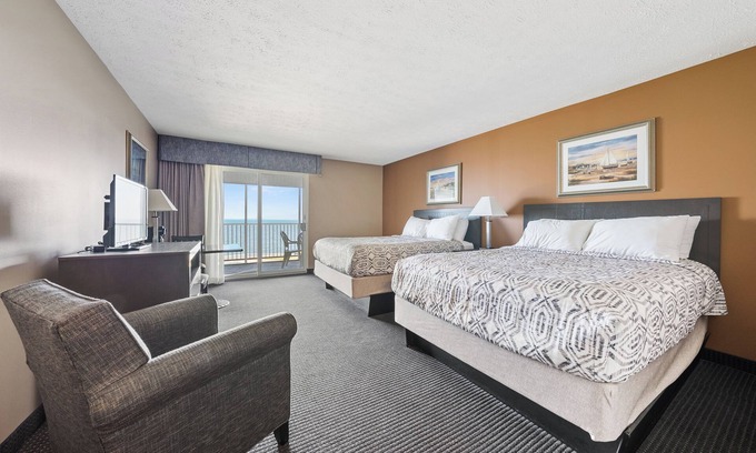 Put-in-Bay Hotel | 2 Queens and Lakeview at Put in Bay