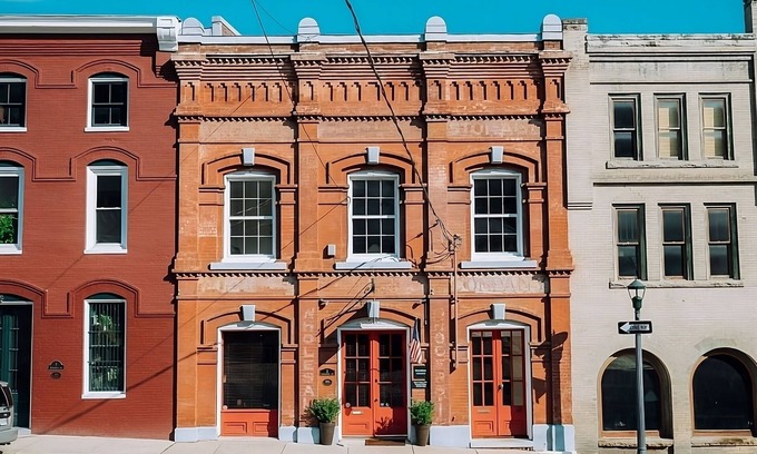 Staunton Hotel | 2 Relaxing Hotel Rooms Near Woodrow Wilson Library and Downtown Attractions