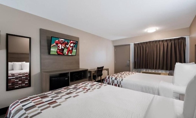 Twin Brook Hotel | 2 Renovated Rooms Perfect for Families, close to I-75 exit 5 & Restaurants