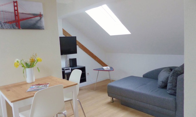 Bad Windsheim Apartment | 2-room apartment, 23 m², quiet location, close to the center, Ferienwohnungen Flora